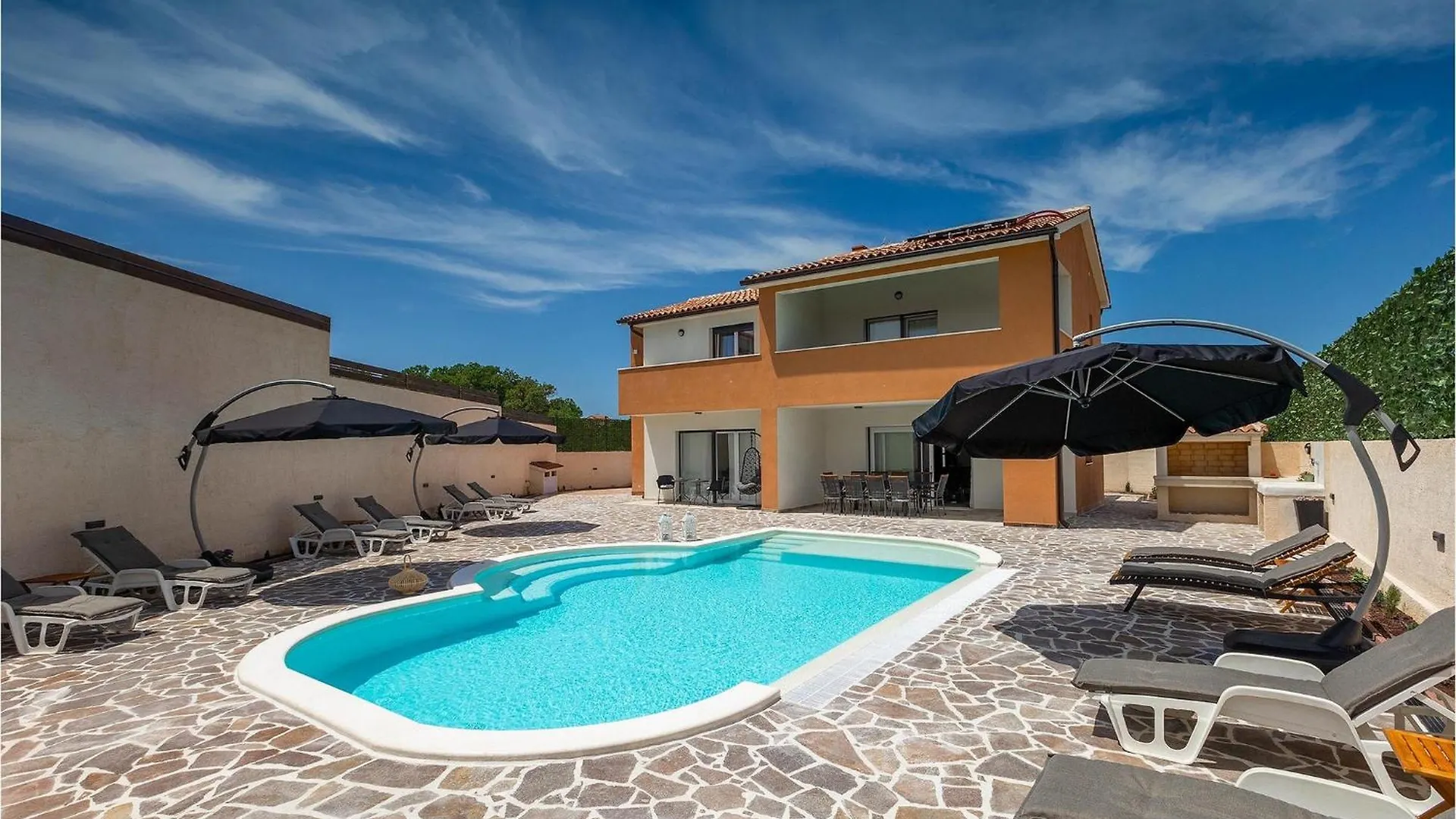 Villa Nur Pula 0*,